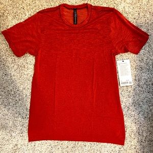 (2) Men’s lululemon metal vent shirts brand new